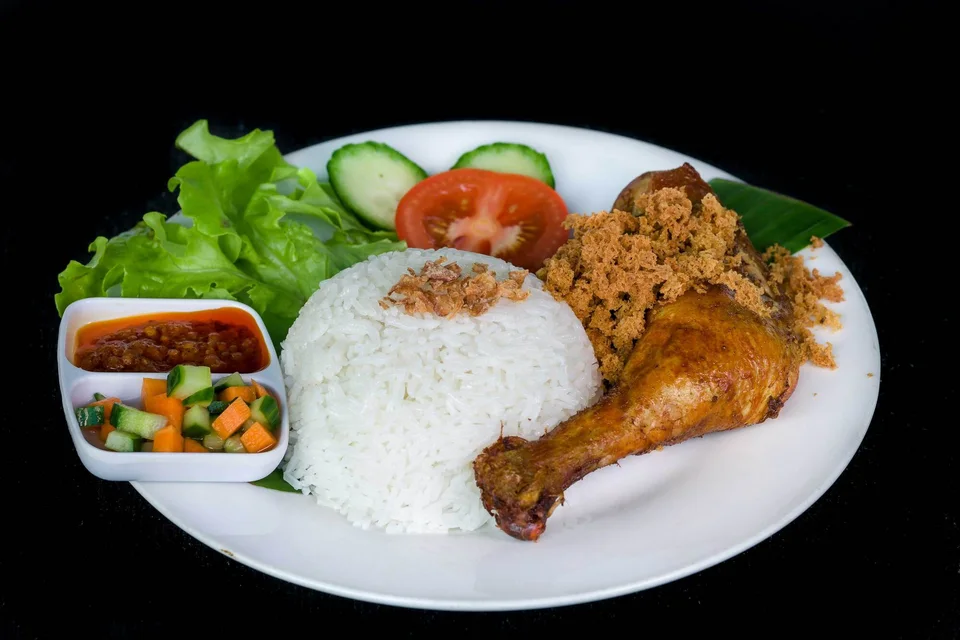 Bagus Cafe chicken and steamed rice plate with salad and sambal