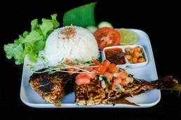 Fish served with rice, salad and sambal